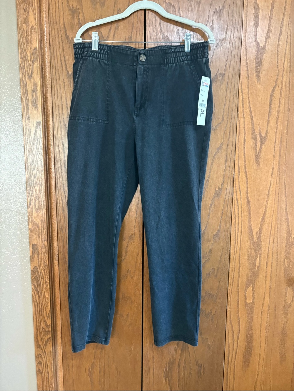 32 Cool Straight-Leg Pull-On Jeans in Black